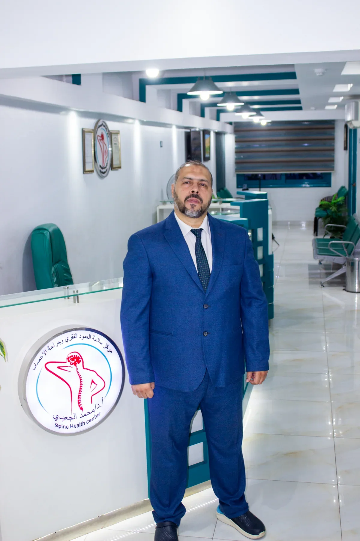 أ.د. محمد الجعيدي داخل مركز سلامة العمود الفقري