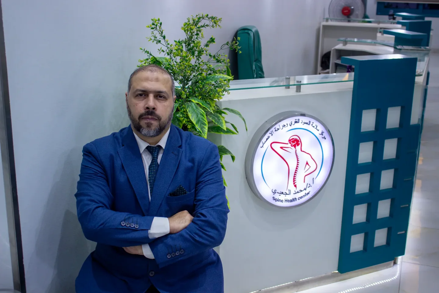 أ.د. محمد الجعيدي داخل مركز سلامة العمود الفقري